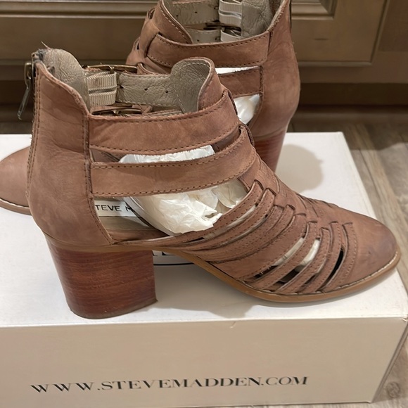 Steve Madden frenchey ankle booties size 7.5 color Stonella - Picture 3 of 7